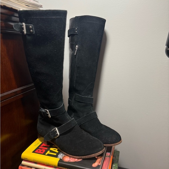 UGG Black Heeled Boots Sleek and Stylish - Picture 2 of 15